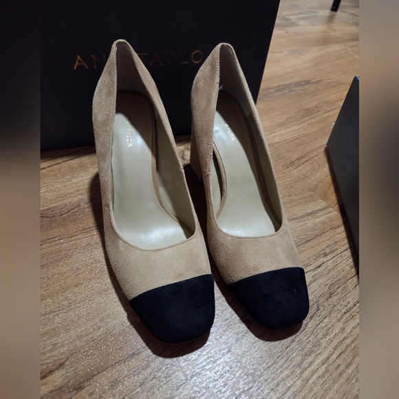 Ann Taylor Tan Black Suede Zahara Cap Toe Nude Block Heel Size 7 Neutral Shoes - Picture 6 of 8